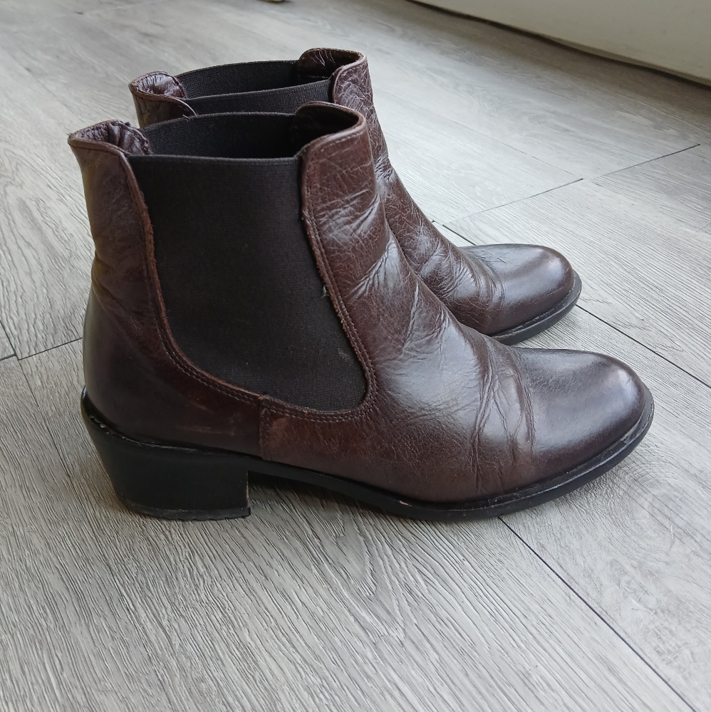 Artica Chelsea Style Brown Heeled Booties Size 8